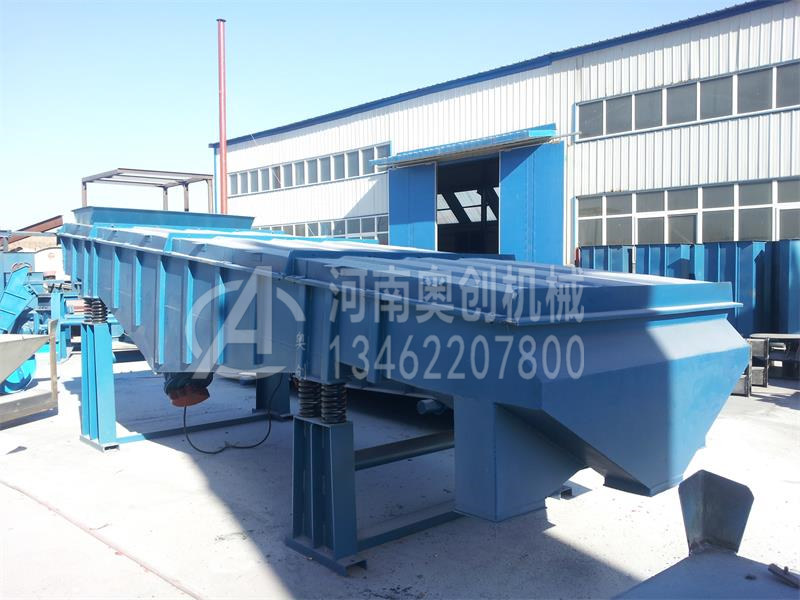 導(dǎo)致長石粉直線振動篩選機(jī)篩面上物料堆積的問題有哪些