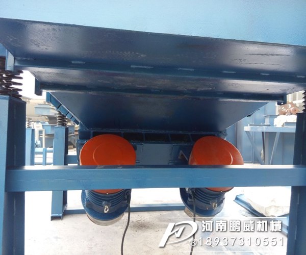 不銹鋼直線篩使用的振動電機轉速與振幅有什么關系？