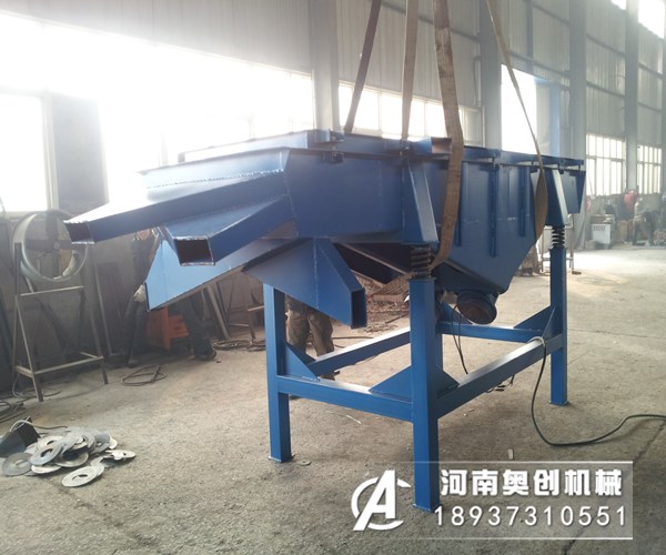 影響直線振動篩篩分效率的有哪些原因?