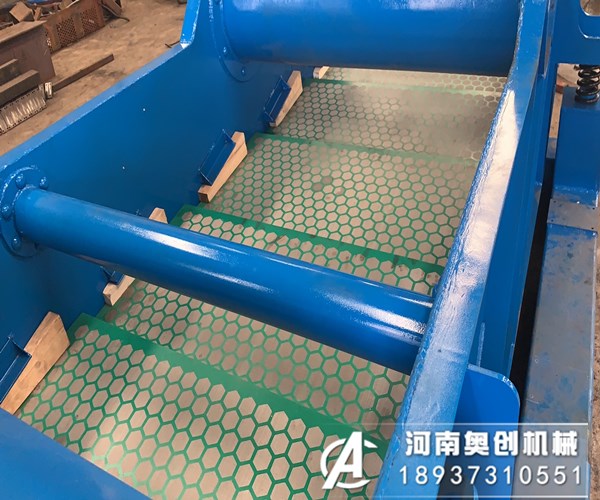 鐵礦石振動(dòng)脫水篩篩網(wǎng)容易爛是什么原因?