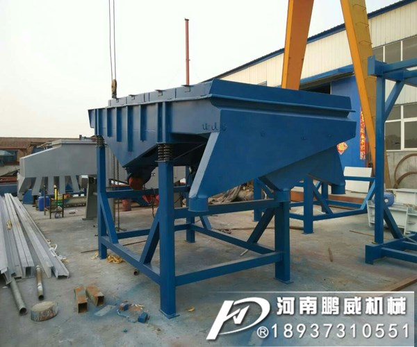 直線振動篩在篩分粉料顆粒度粉料堵網(wǎng)怎么辦？